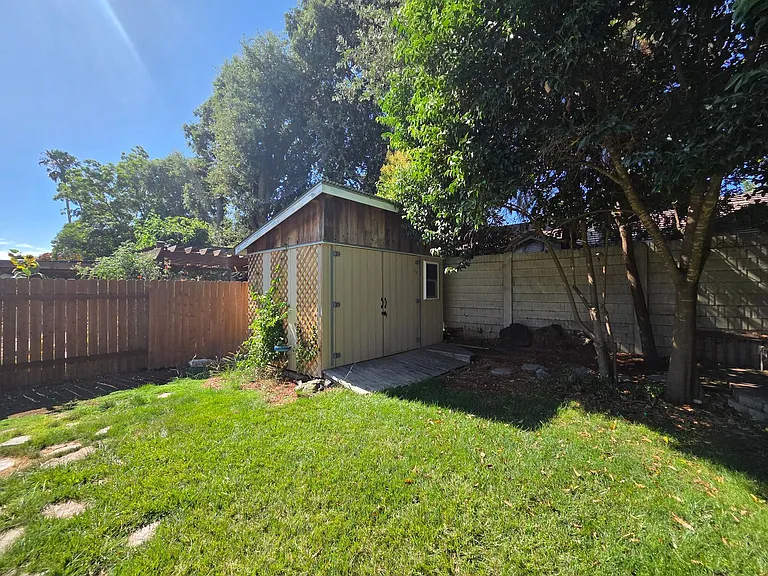 1955 Southwood Dr — Photo 18