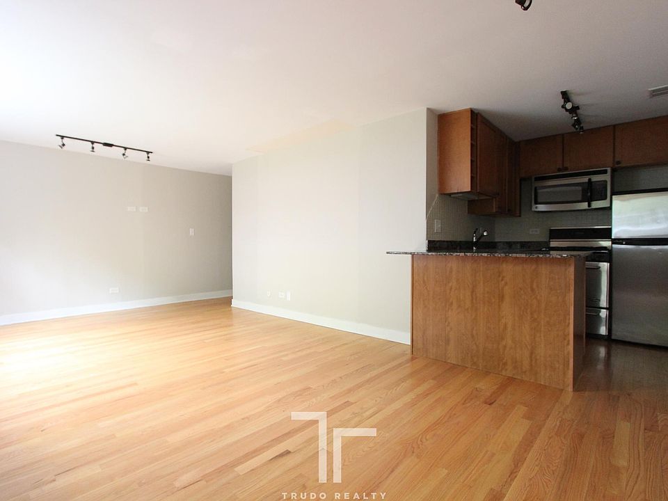 1st image of 625 W Wrightwood Ave #One01