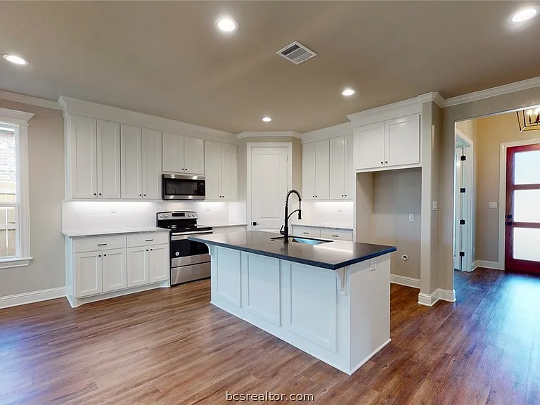 3908 Eskew Dr — Photo 5