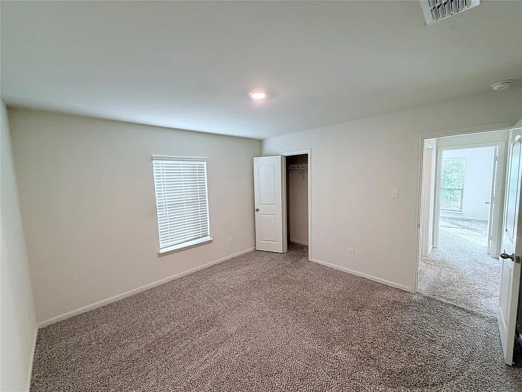 4 bed, 2.0 bath, 2006 sqft, $2,350 — Photo 3
