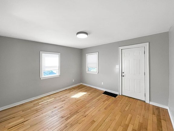 3rd image of 418 S Henrietta Ave