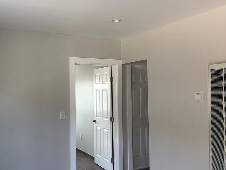 11818 S Main St — Photo 3