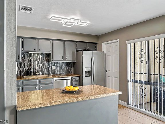 4th image of 572 Willow Green Dr