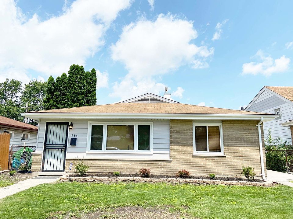 1st image of 654 163rd St E