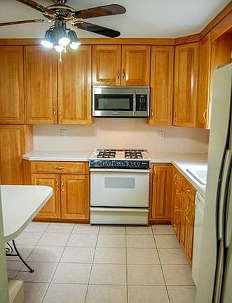 5th image of 102 Van Brunt St
