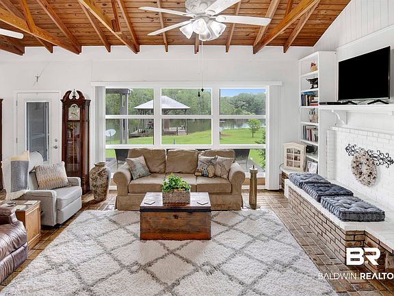 3rd image of 11511 Mockingbird Ln
