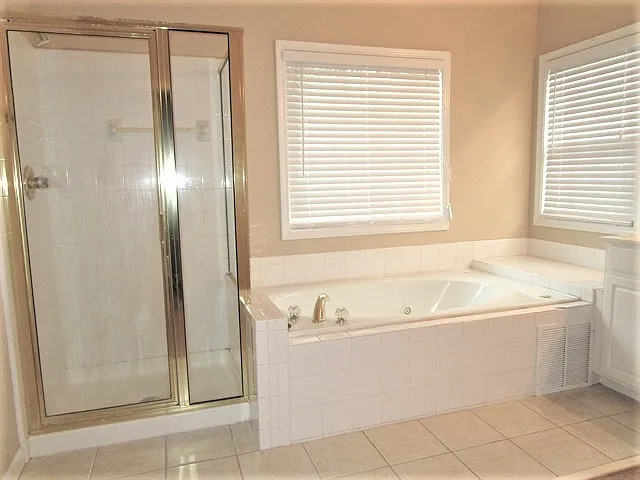 2420 Queensboro Ln — Photo 12