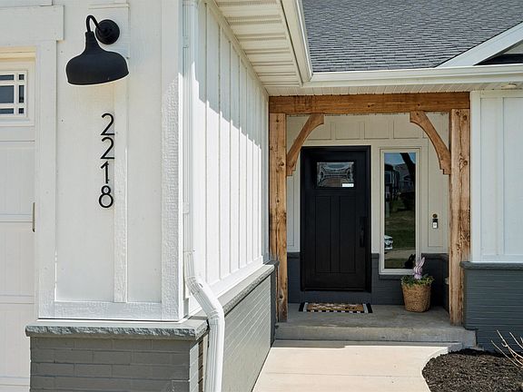 3rd image of 2218 Fawnview Dr