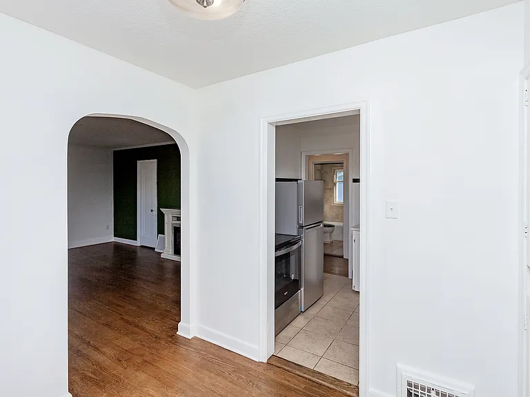 2807 49th St — Photo 3