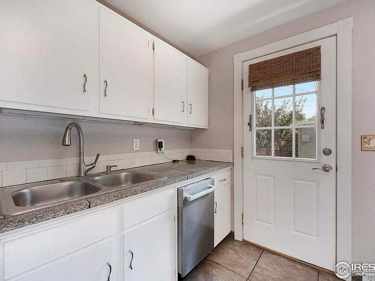 1114 Pratt St — Photo 12