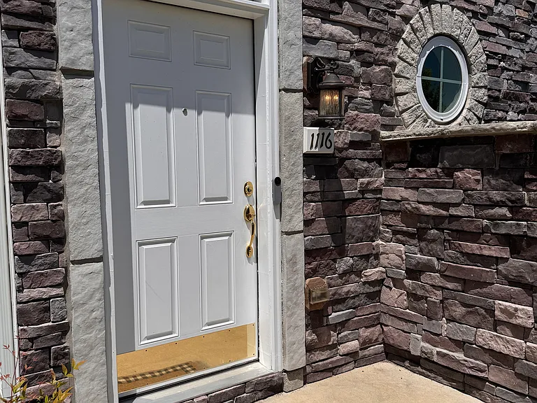 1116 Goddard Way — Photo 3