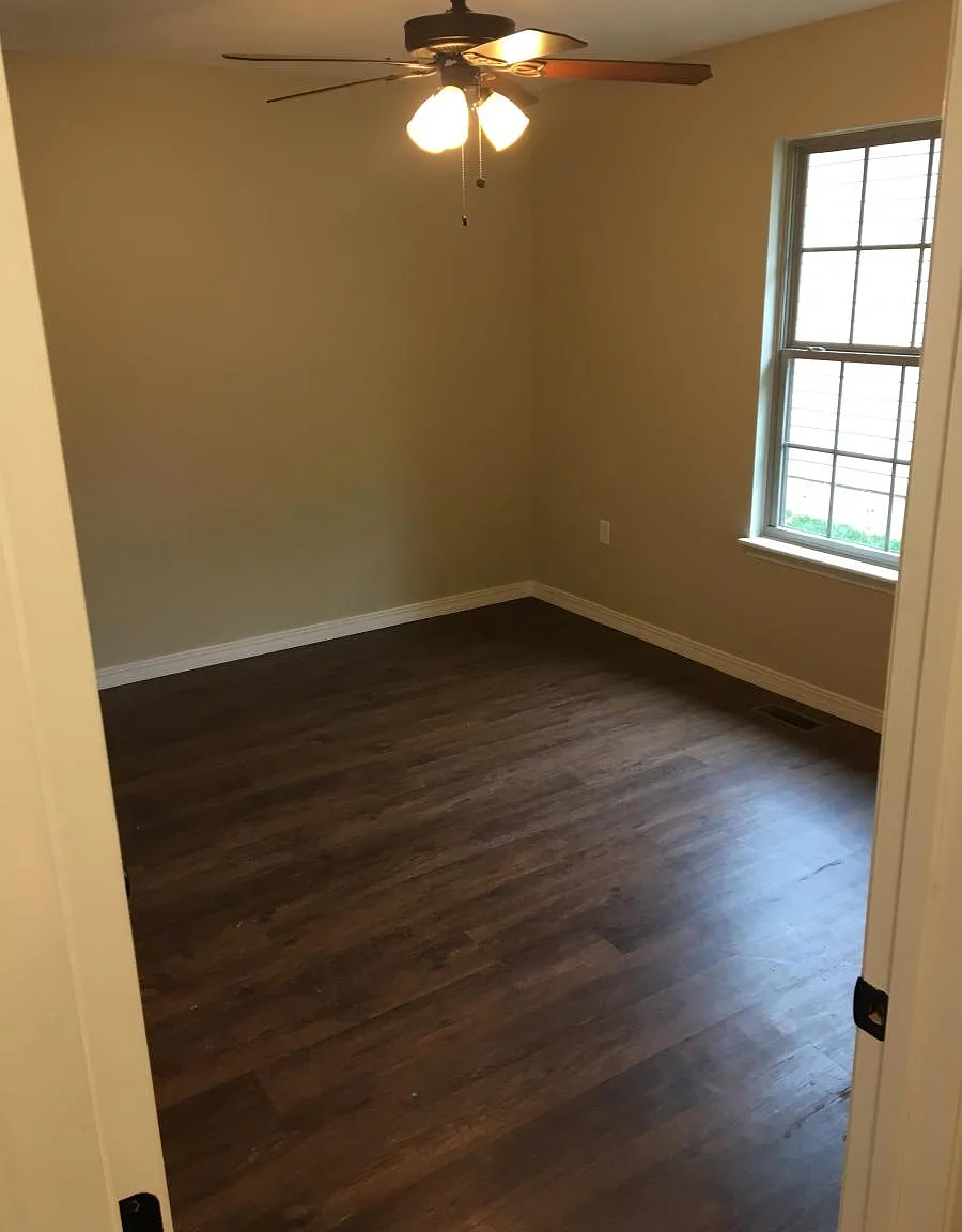 944 W Meadowmere St — Photo 2