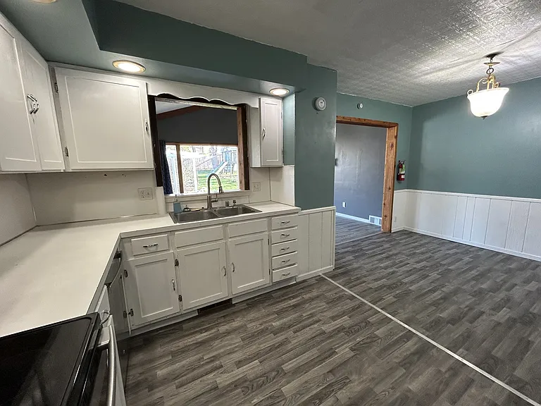 225 Bates St — Photo 3