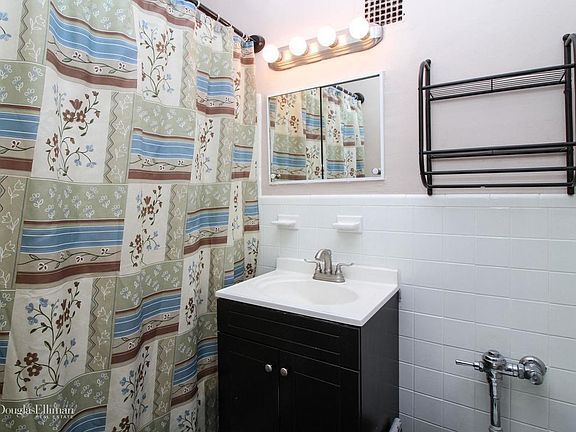 2nd image of 5715 Mosholu Ave APT 5C