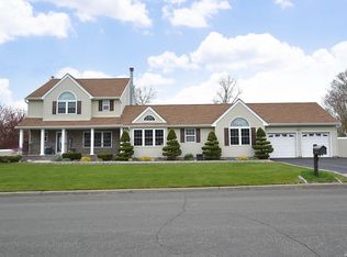 11 Richard Dr, Selden, NY 11784
