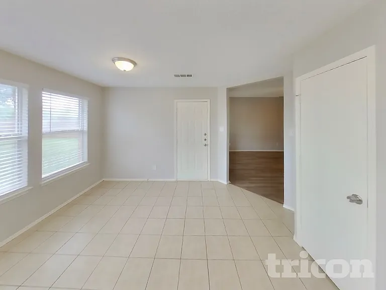 521 Olive St — Photo 5