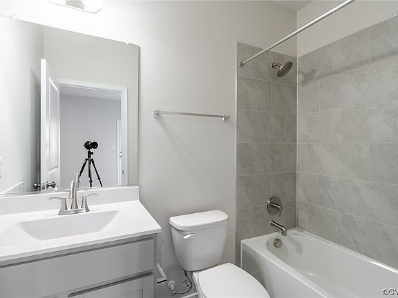 4th image of 3446 Carlton St #2B