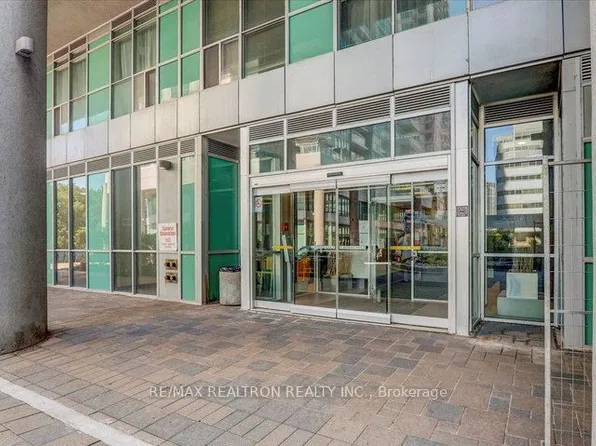 60 Town Centre Ct #711, Toronto, ON M1P 0B1