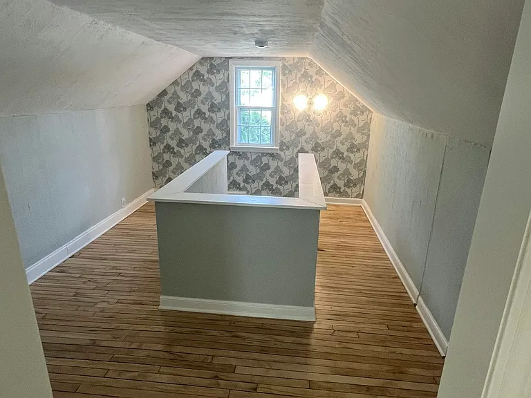 86 Roselawn Ave E #1 — Photo 11