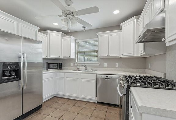 4th image of 905 SW Arrowhead Dr