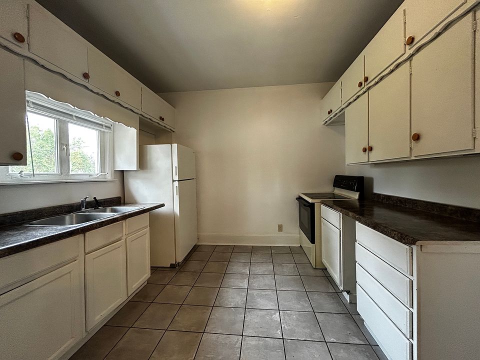 2nd image of 1826 Saint Clair St #1