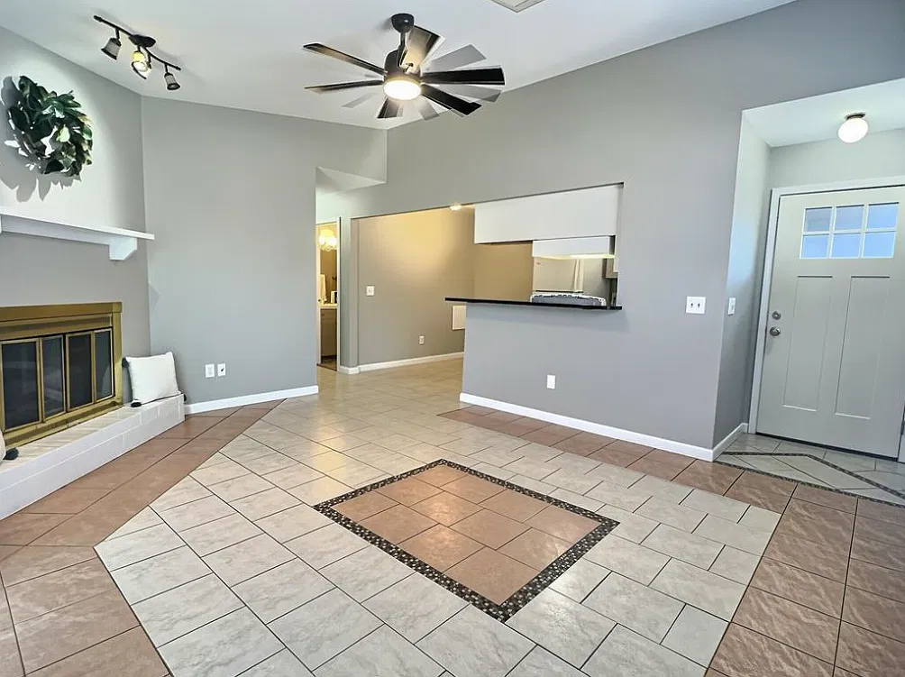 3 bed, 1112 sqft, $1,400 — Photo 3