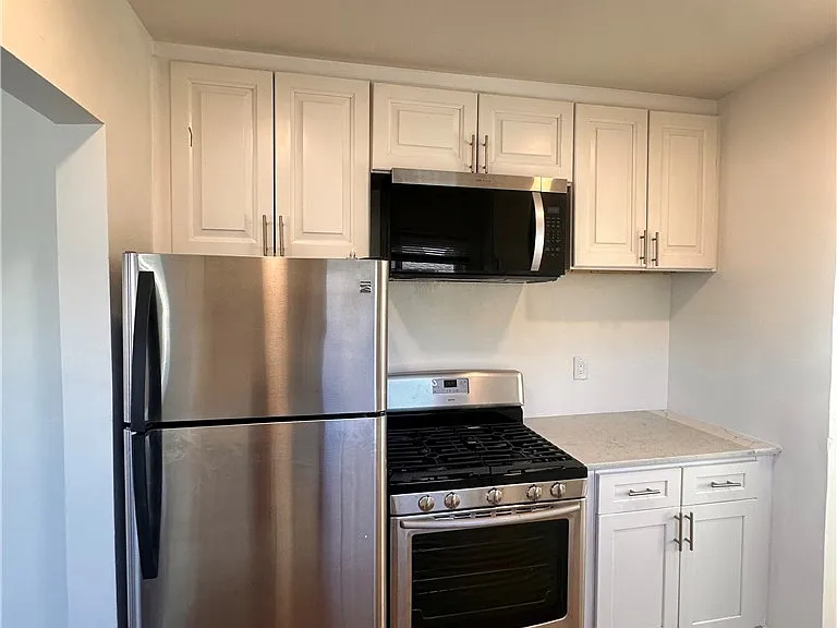 314 Wilshire Pl — Photo 17