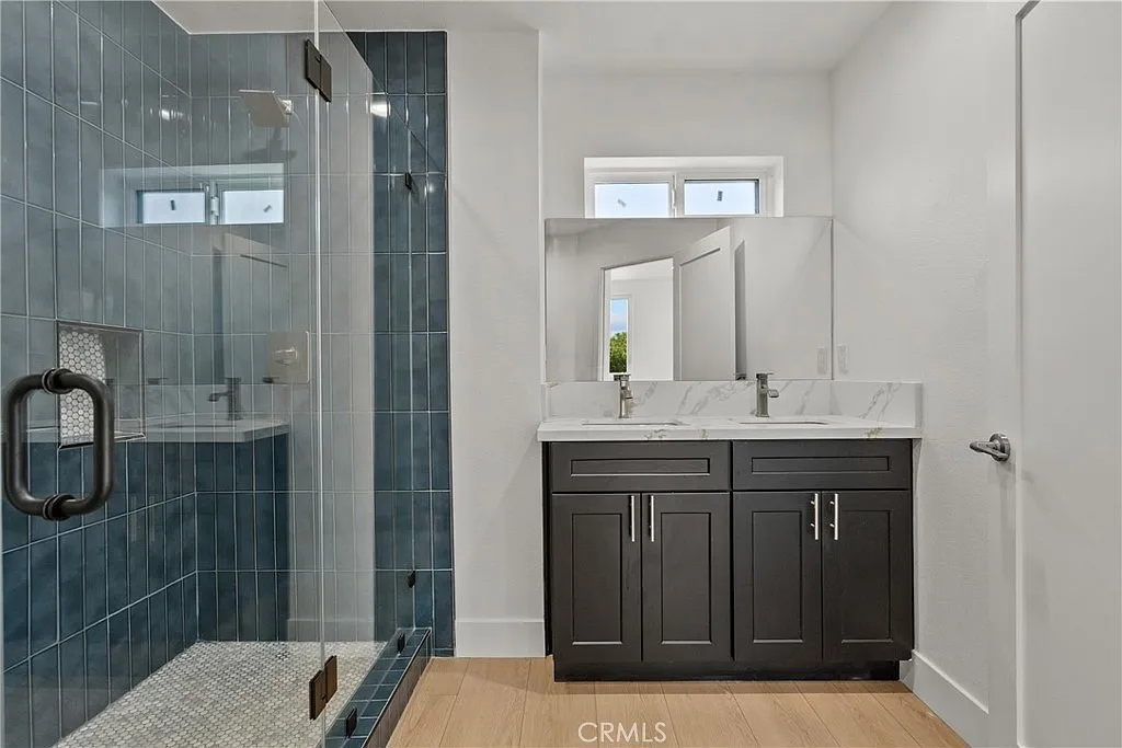 4 bed, 1400 sqft, $3,895 — Photo 4