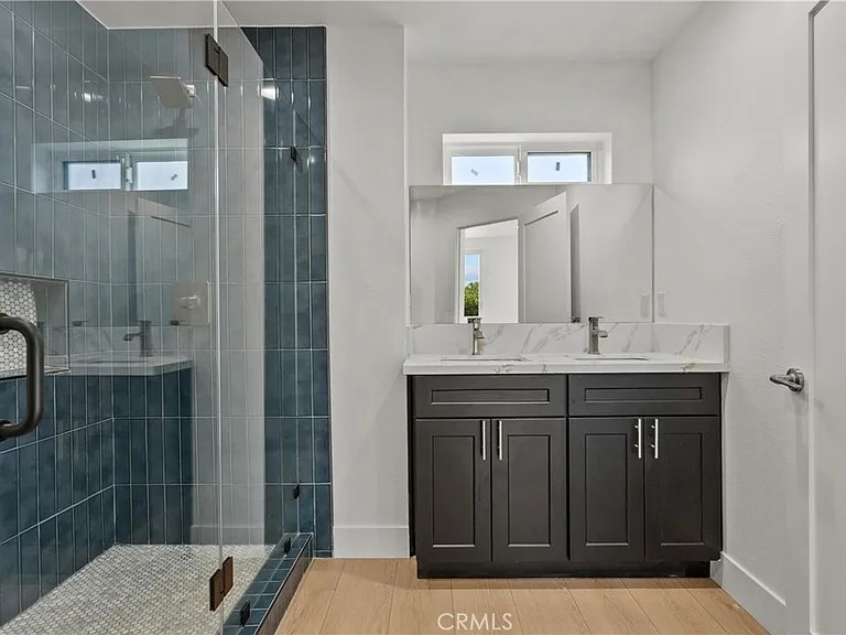 322 Leslie Way — Photo 4