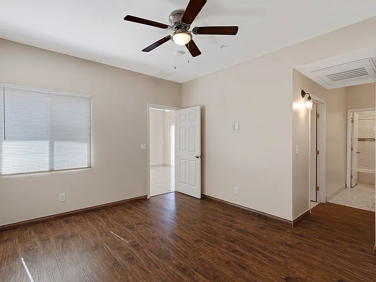 Desert View Apartments — Photo 27