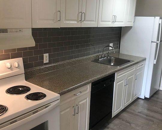 4th image of 5578 Pershing Ave APT 31