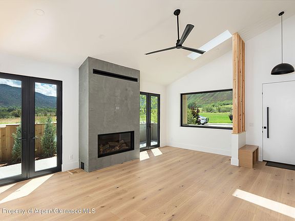 3rd image of 428 Amesbury Ln