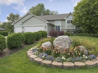 6381 Beckman Ct, Inver Grove Heights, MN 55077