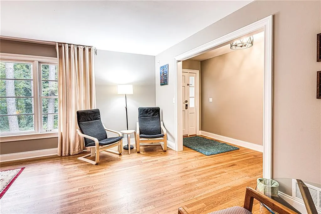 5 bed, 3.0 bath, 1980 sqft, $6,200 — Photo 4