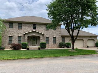 229 Woodridge Dr, Mineral Wells, WV 26150