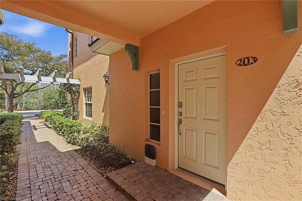 2 bed, 2.0 bath, 1660 sqft, $5,500 — Photo 3