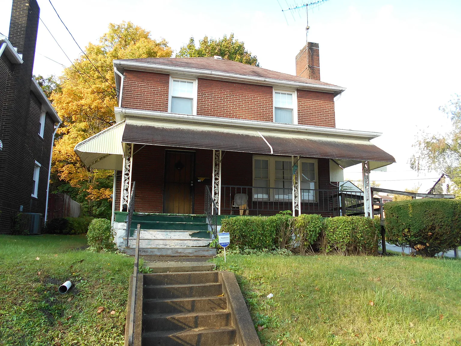 402 Hillview St photo 1