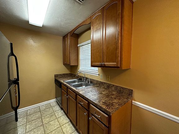2nd image of 616 Wilson Ave APT B