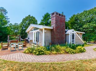 32 N Carver Rd, Wareham, MA 02571