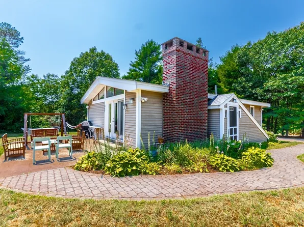 32 N Carver Rd, Wareham, MA 02571