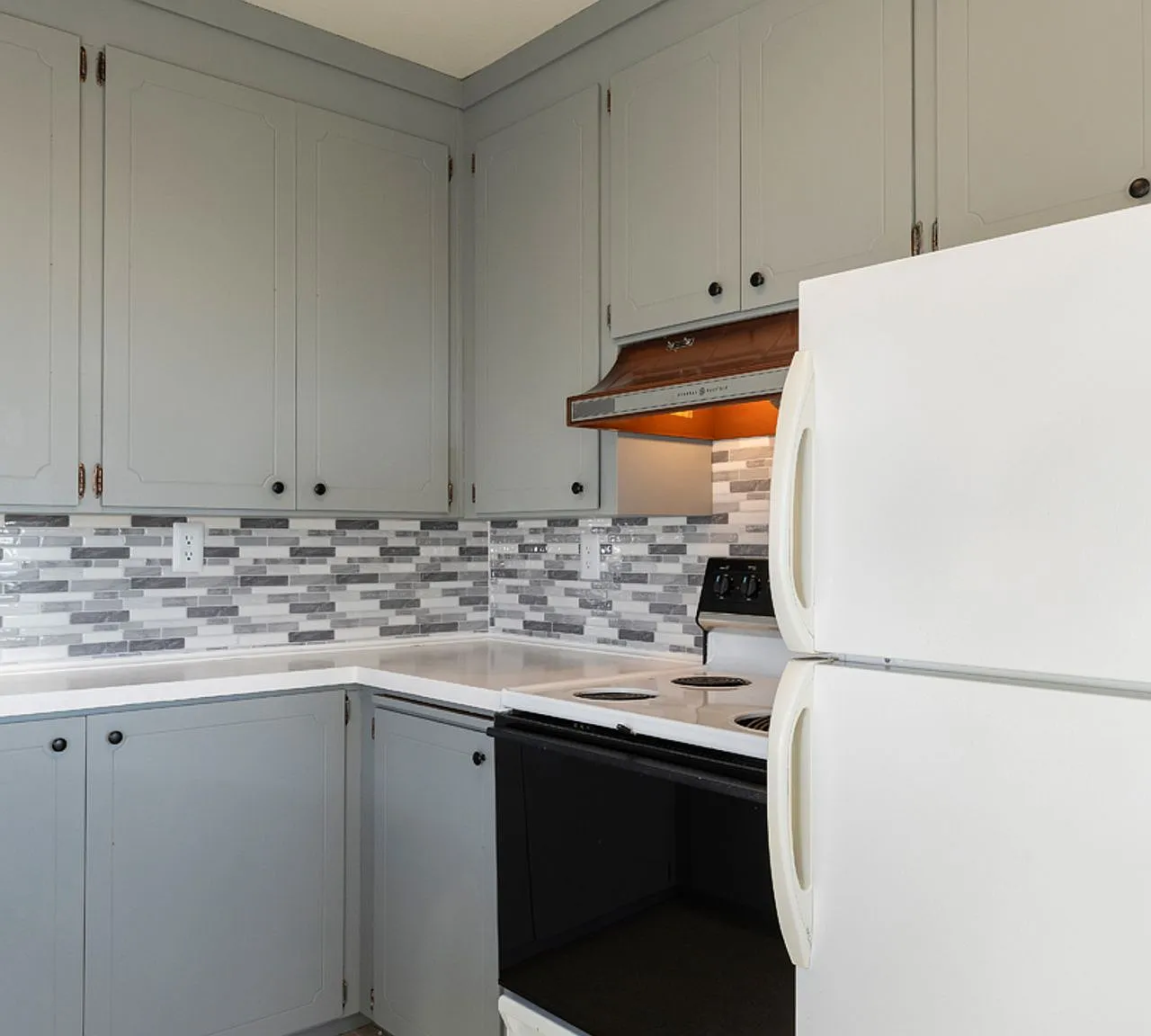 West 8 Apartments — Photo 2
