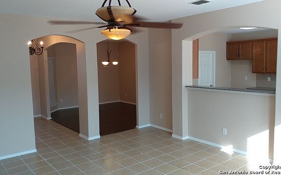 5th image of 109 Katie Ct W