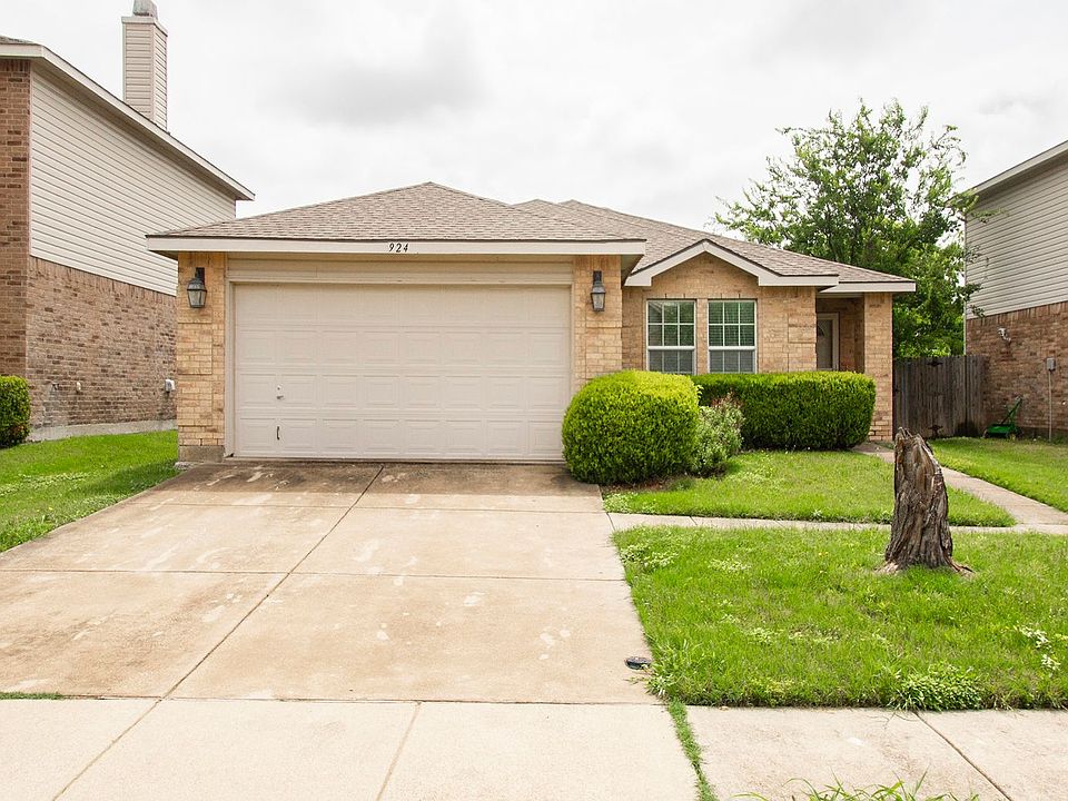 1st image of 924 Mosaic Dr
