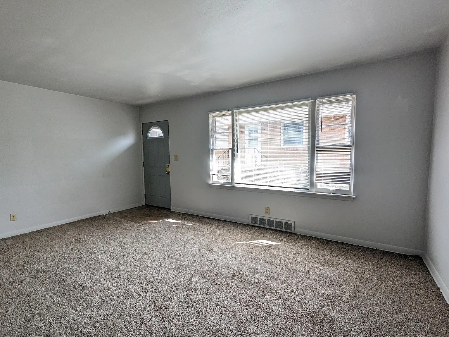 3232 & 3234 Montrose Avenue - 3234 — Photo 2