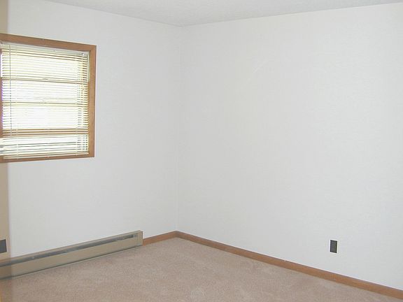 #5 Large Bedroom1