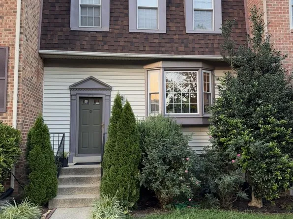 7702 Jewelweed Ct, Springfield, VA 22152