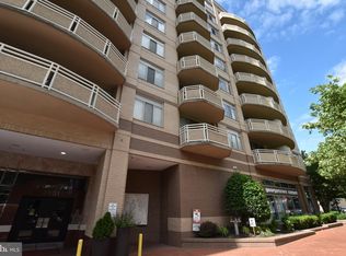 4801 Fairmont Ave APT 302, Bethesda, MD 20814