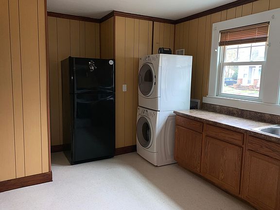 3rd image of 18 Parkside Pl #A