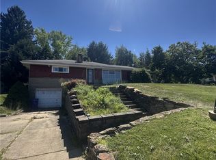 2911 Clayton Rd, Beaver Falls, PA 15010
