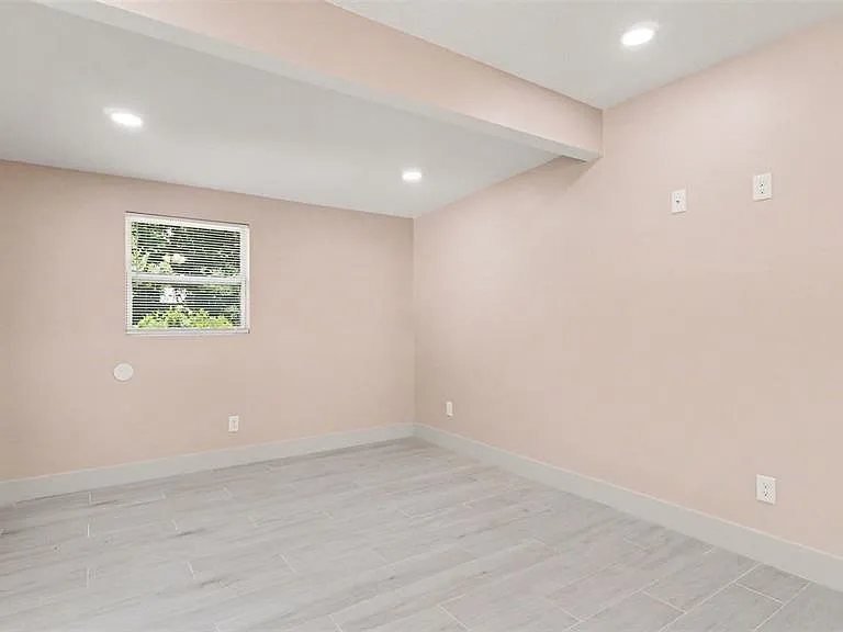 1109 NW 14th Ave — Photo 7